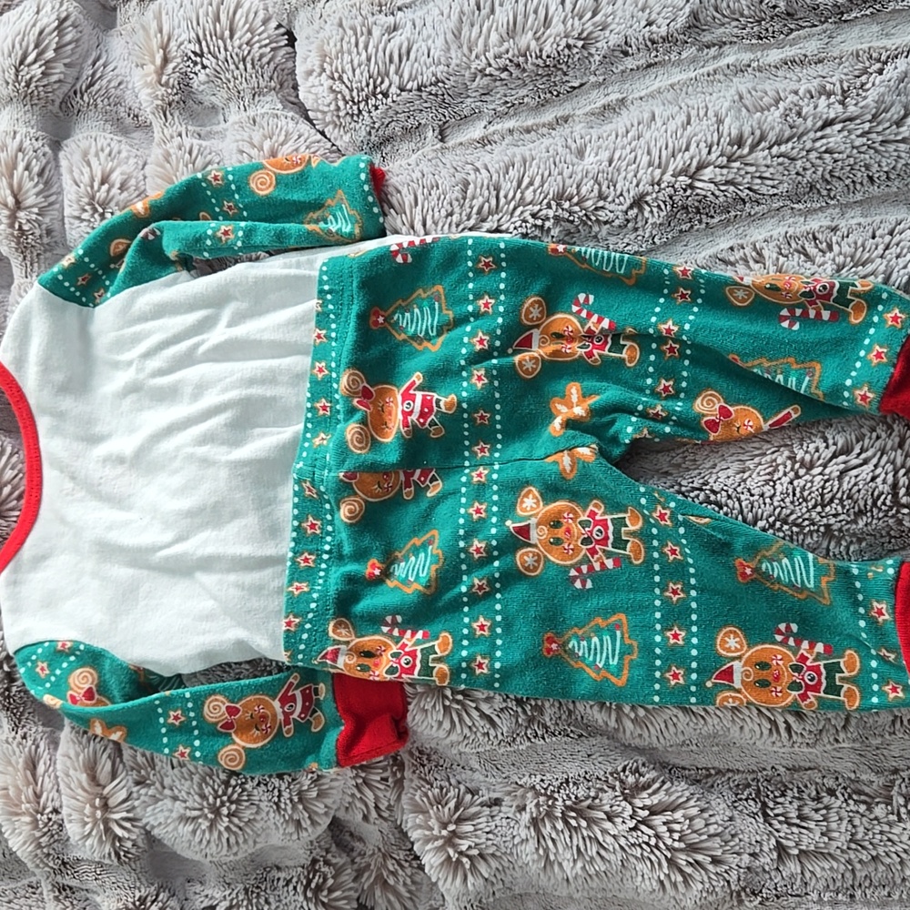 Gingerbread Mickey PJs - Picture 4 of 4